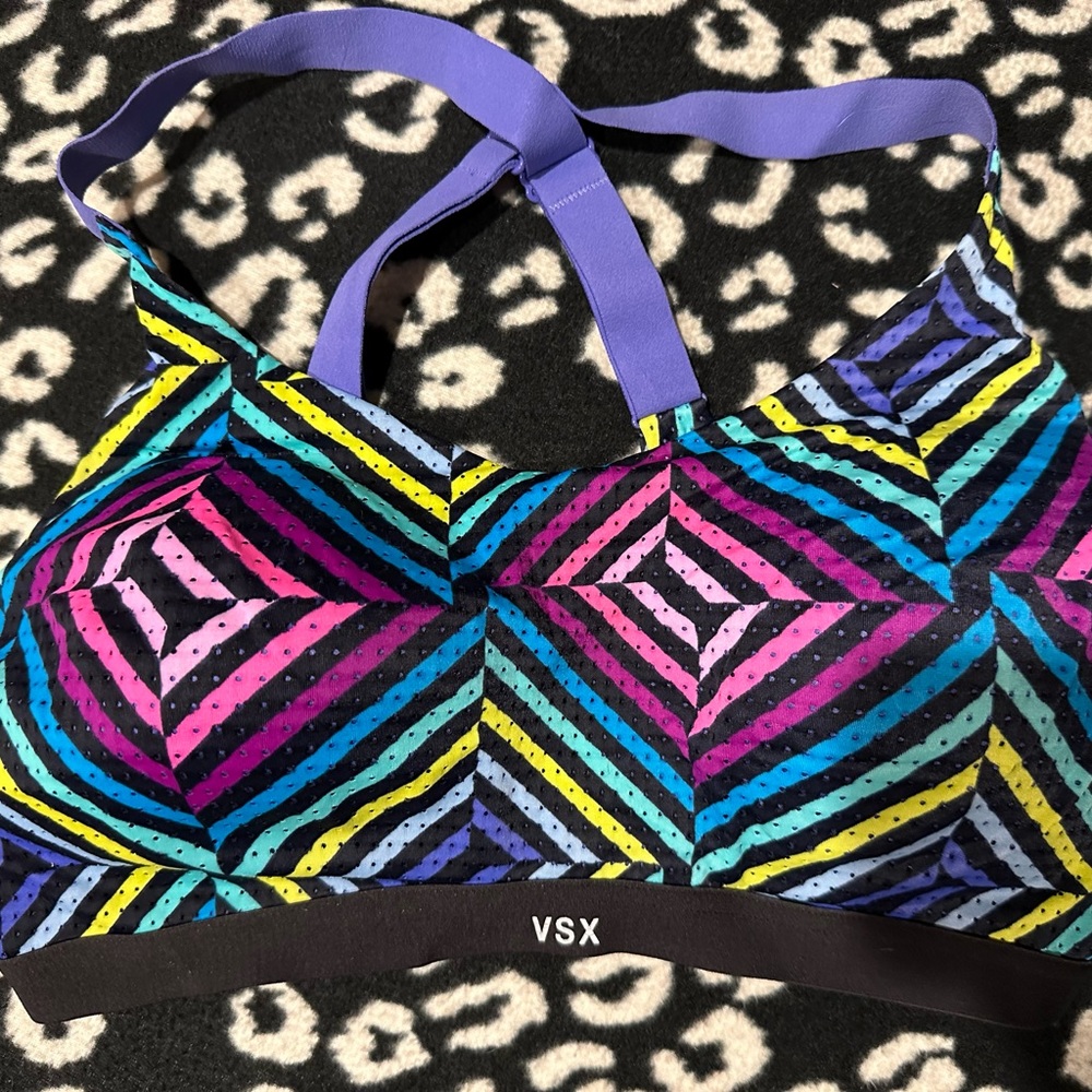 Victoria’s Secret sport brand new without tags 36D sport bra